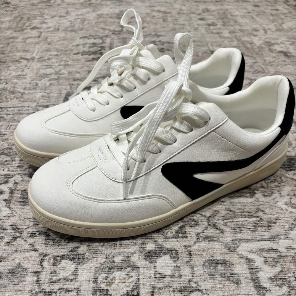 Dolce Vita sneakers, NWOT
